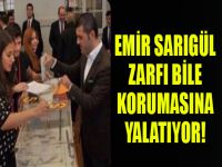 Emir Sarıgül zarfı bile korumasına yalatıyor