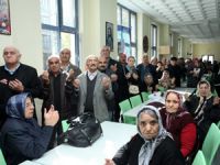 Kartal Cemevi’nde lokma ve aşure dağıtıldı