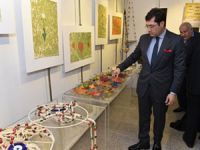 ‘Karanlıkta Açan Gönül Çiçekleri’ sergisi açıldı