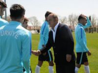 Fatih Terim U17 Milli Takımı kampını ziyaret etti