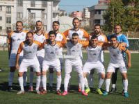 Kurtköyspor zirve yarışını bırakmadı