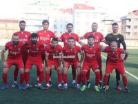 Sultanbeyli Uzunderespor zirve yarışını bırakmadı