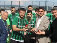 Ümraniye Hekimbaşıspor şampiyonluk kupasını aldı