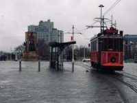 İstanbul’da nostaljik tramvay durduruldu
