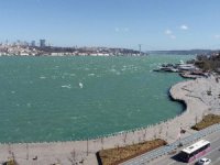 İstanbul Boğazı'nda sıra dışı bir renk
