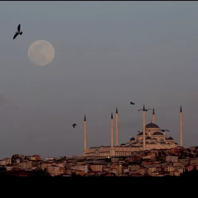 İstanbul'da 'Süper Ay' göründü 2