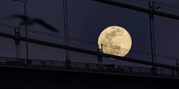 İstanbul'da 'Süper Ay' göründü