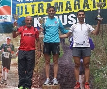 Özcan Güvendik kupayı Sancaktepe'ye getirdi