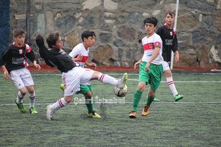 Zorlu mücadeleyi Dikilitaşspor kazandı