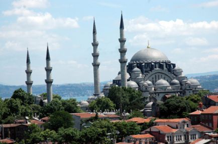 Tarihi camilere akın vardı