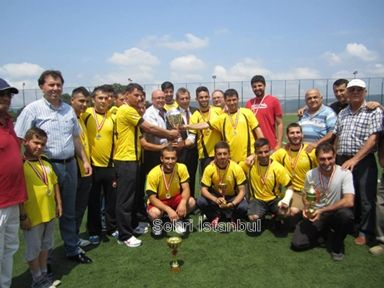 Ömerlispor kupasına kavuştu