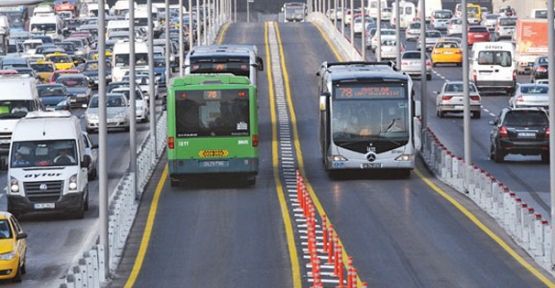 Polisten kaçarken Metrobüs'te yakalndılar