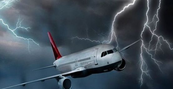 Uçaklar İstanbul üzerinde tur attı