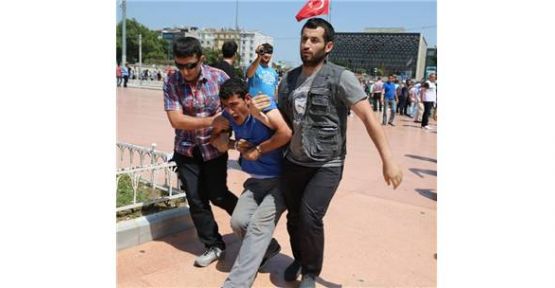 Taksim'de üç göstericiye gözaltı