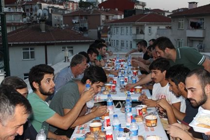 Valide Tayfunspor camiası iftarda buluştu