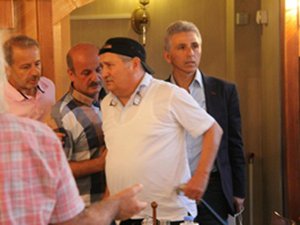 Ekşioğlu iftar yemeğini terk etti