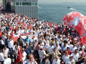 CHP'den 'Yurtta Barış Dünyada Barış' yürüyüşü