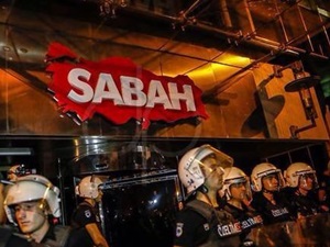Terör protestosunda kalabalık Sabah'a yöneldi