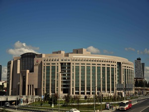 İstanbul Adliyesi’nde avukat protestosu