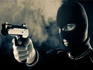 Beyoğlu'nda bulunan PTT Şubesi'nde maskeli soygun!