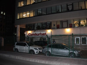 Cumhuriyet Gazetesi'nde polisin güvenlik alarmı