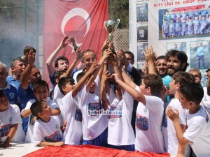 Şampiyon Karabekirspor kupasını aldı