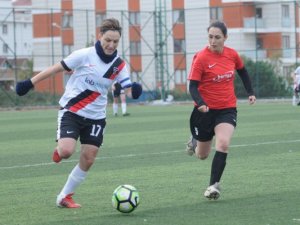 Defnespor lige galibiyetle başladı