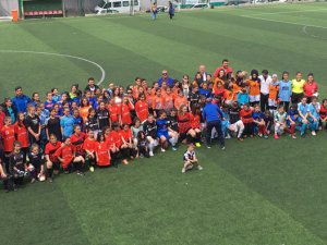 Minik Kızlar Futbol Şenliği başladı
