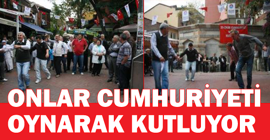 Onlar Cumhuriyeti oynayarak kutluyor