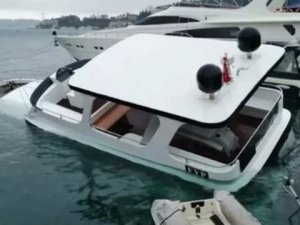 İstanbul’daki fırtına Bebek’teki lüks tekneyi batırdı