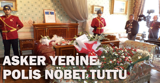 Dolmabahçe'de asker yerine polis nöbet tuttu