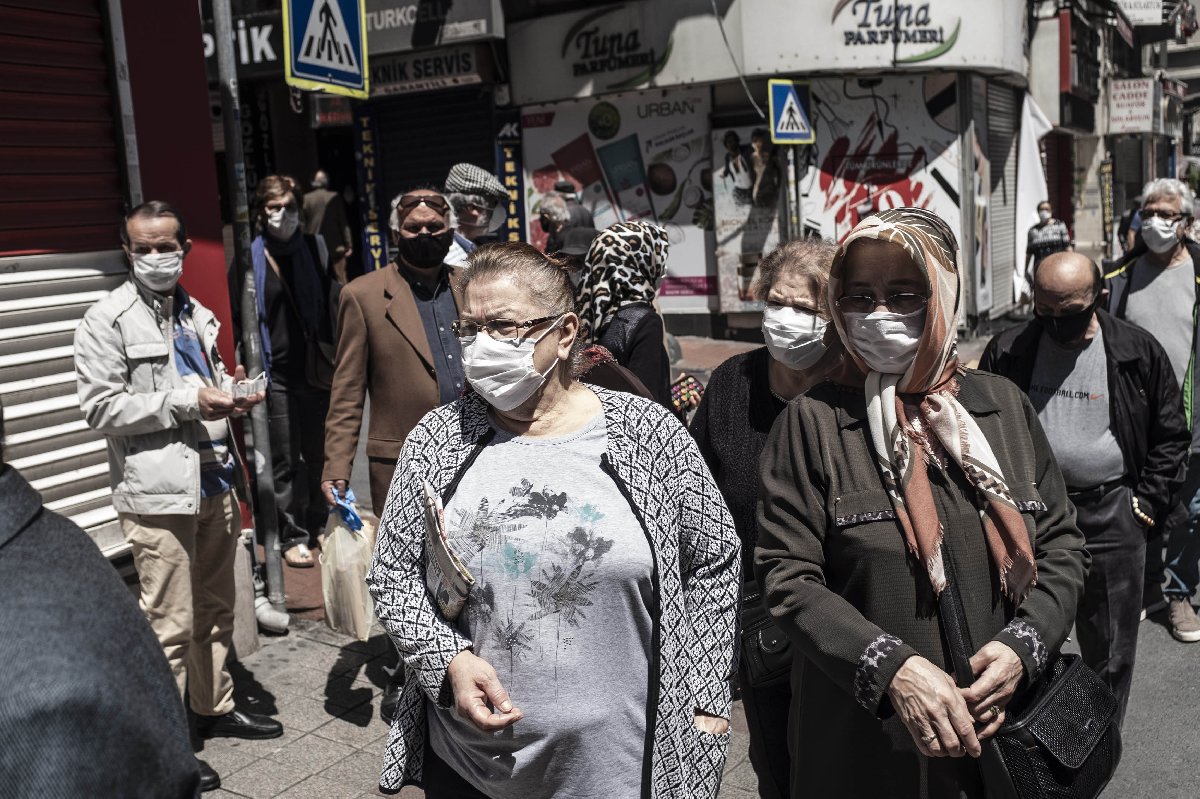 Ve 65 yaş ve üzeri vatandaşlar günler sonra sokağa çıktı