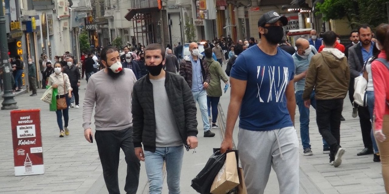 Taksim Meydanı ve İstiklal Caddesi’nde dikkat çeken yoğunluk