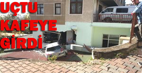Kartal'da otomobil kafeye girdi