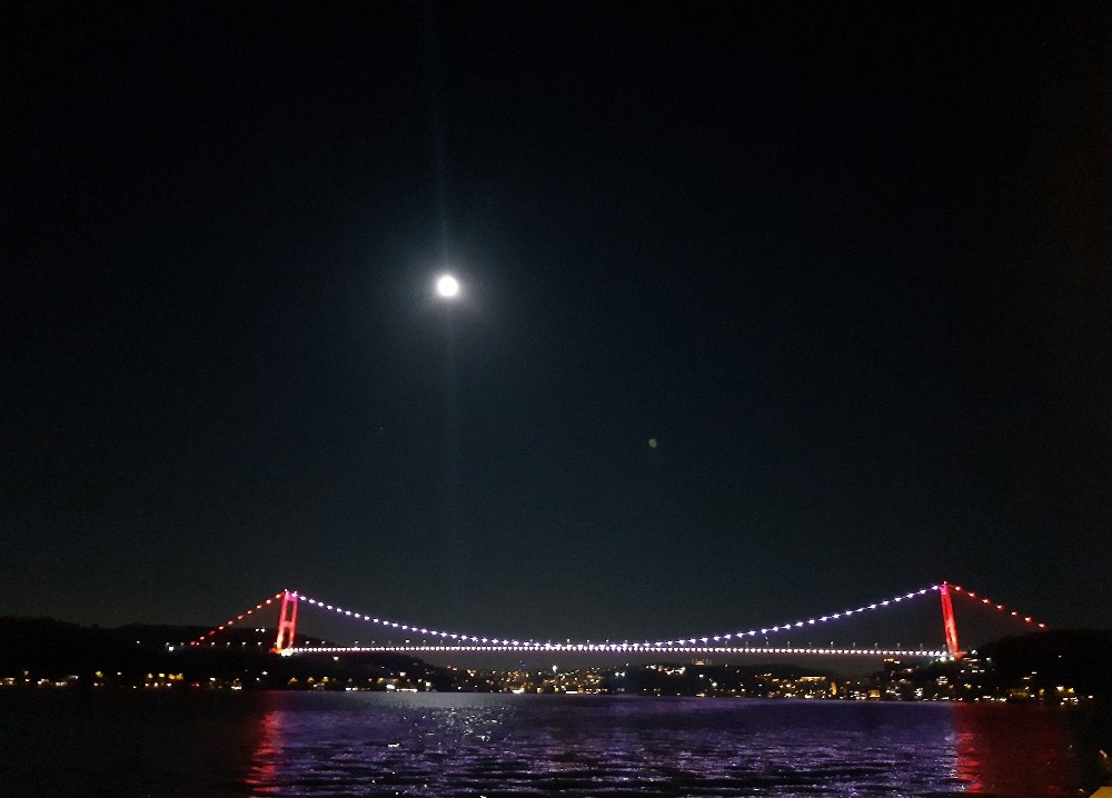 İstanbul’daki dolunay manzarası göz kamaştırdı