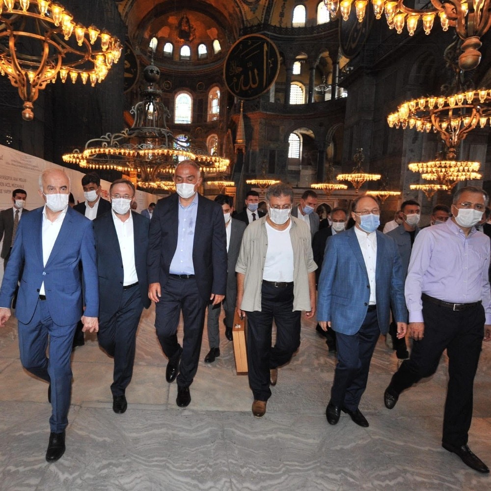 Bakan Ersoy ve Diyanet İşleri Başkanı Erbaş, Ayasofya'da