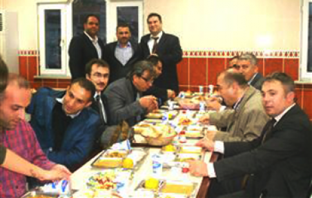 İkitellili iş adamları Muharrem iftarına konuk oldu