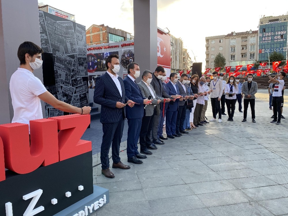 Zeytinburnu’nda 15 Temmuz fotoğraf sergisi açıldı