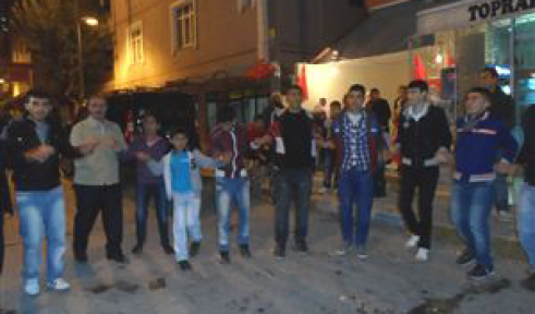 Kürtçe şarkılarla askere uğurladılar