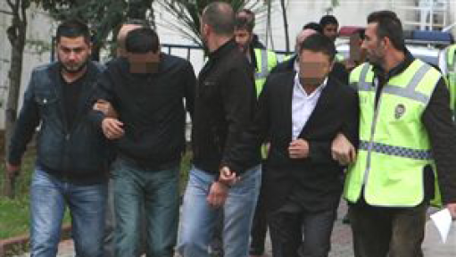Polis süsü vererek hayat kadınlarını soydular