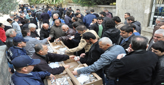 Silivri Belediyesi 15 bin aşure dağıttı