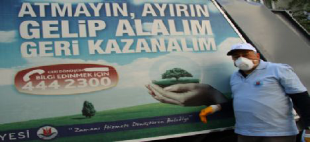 Prof. Dr. Orhan Kural çöp topladı
