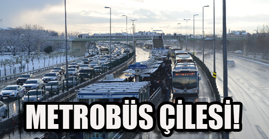 Metrobüsün lastiği patladı, metrelerce kuyruk oluştu