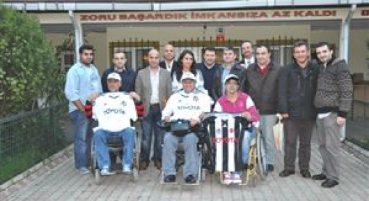 Beşiktaş Dostları, felç hastalarıyla dayanışıyor