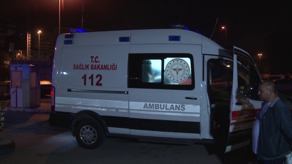 Kartal sahilde bir kişi tartıştığı kişiyi şişeyle kesti