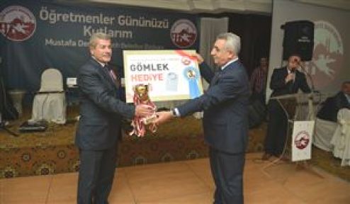 Öğretmenler kupa için yarıştı