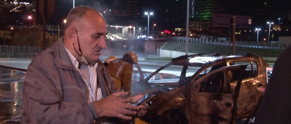 Kadıköy’de ticari taksi alev alev yandı
