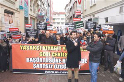 Fatih'te serbest kıyafete eylem