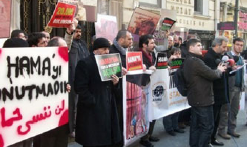 Esed'e, konsolosluk önünden protesto