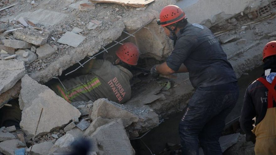 İzmir depreminde can kaybı yükseliyor! Ölü sayısı 100’e çıktı…